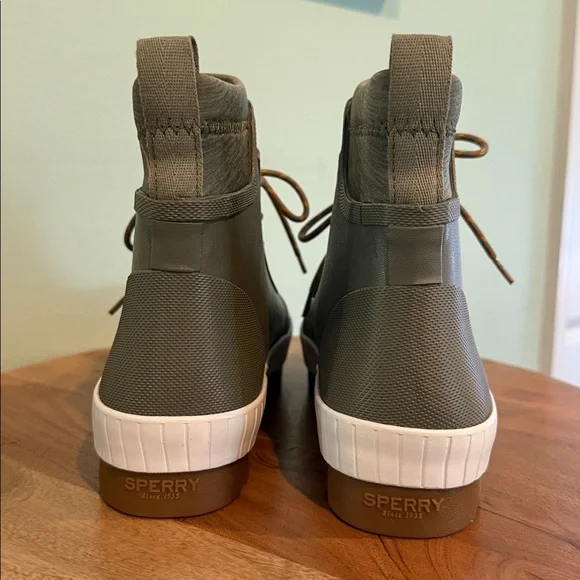 Sperry Torrent Chelsea style slip on rain boot 🤍 - Picture 2 of 7